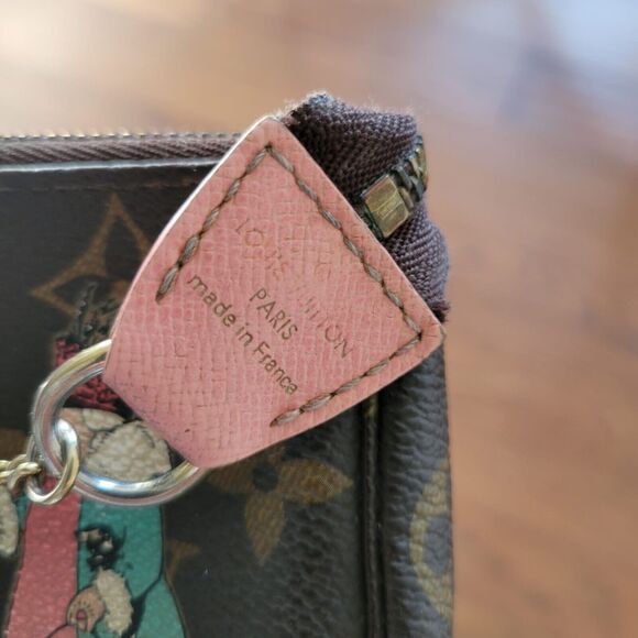 Louis Vuitton Mini Pochette Accessoire Pouch Big Lady Christmas Edition Monogram - Picture 3 of 4